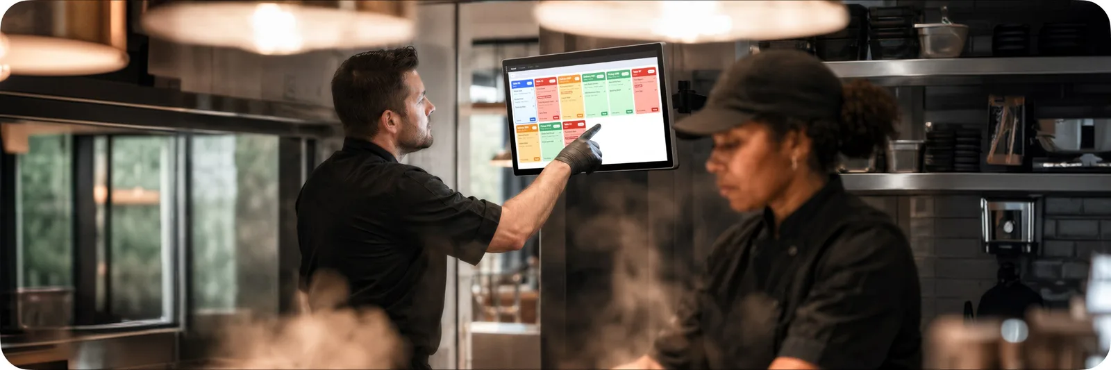 18.5-inch SUNMI FLEX 3 KDS in a restaurant kitchen