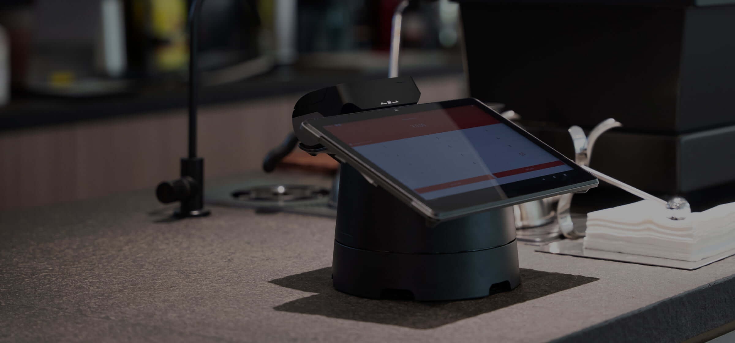 10" high-resolution display and a built-in printer make a mobile and desktop terminal.